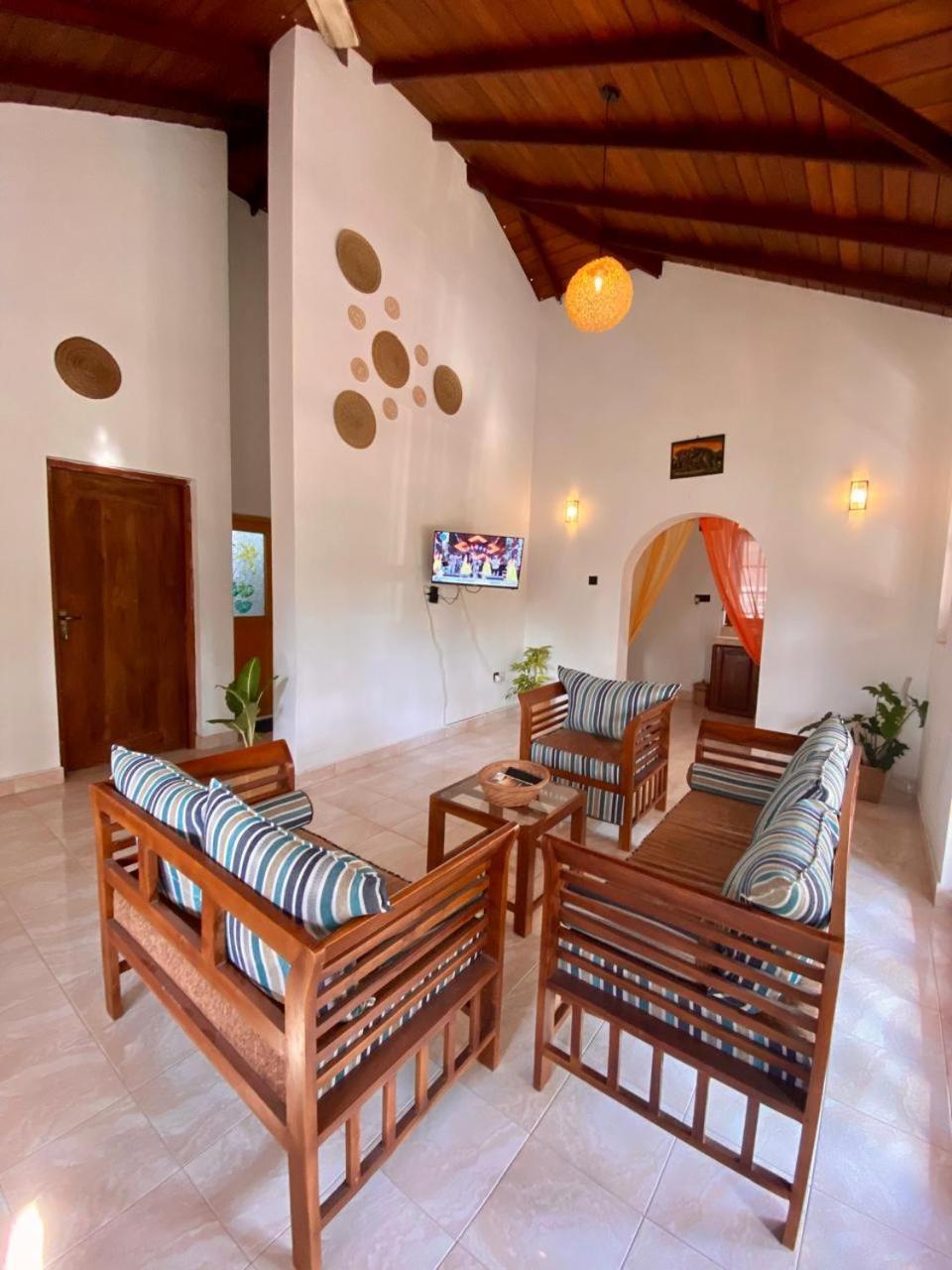 Kingcity Resort Anuradhapura Exterior foto